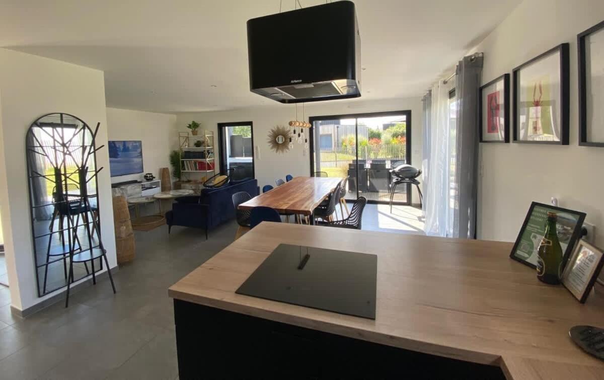 CARANTEC MAISON NEUVEJACUZZI JARDIN 8 personnes Extérieur photo