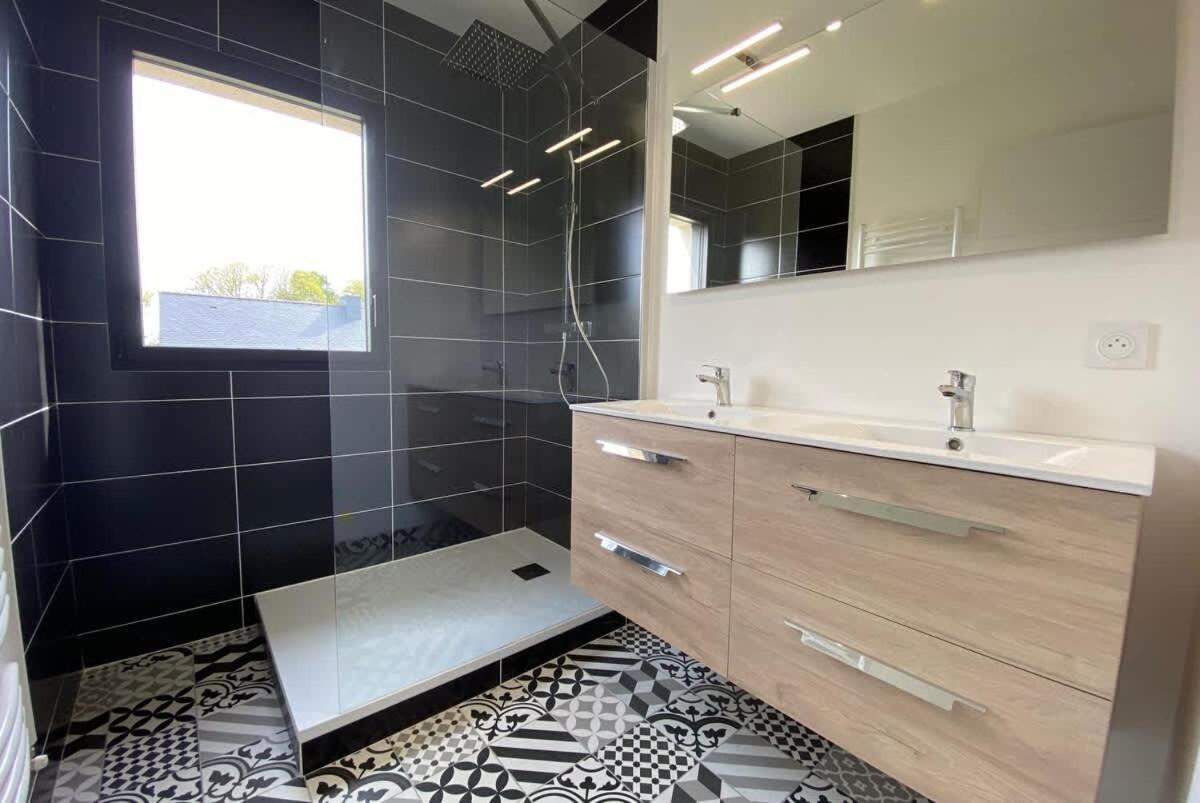 CARANTEC MAISON NEUVEJACUZZI JARDIN 8 personnes Extérieur photo